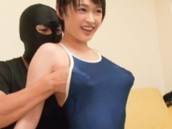 【スク水美少女の誘惑】 童顔美女が制服からスク水に着替えてエロさ倍増！ ぷるぷる美乳を揉みしだかれて感じちゃう♡