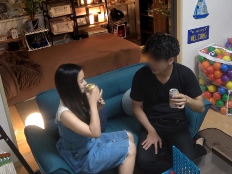 【東南アジアハーフ美女の淫乱手コキ責め】エキゾチックな美女が男を翻弄！チンポを激しく手コキしながら乳首も同時責めで悶絶させる！連続ピストンでハメまくる濃厚プレイ！♡