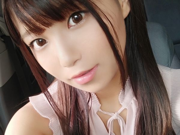 【車内乱交】地下駐車場に響く喘ぎ声！欲求不満な痴女が男を誘い、車内で濃厚なセックスを繰り広げる！互いの体を貪り合い、車内が熱気で包まれる中、最後はたっぷりと奥まで注ぎ込む！