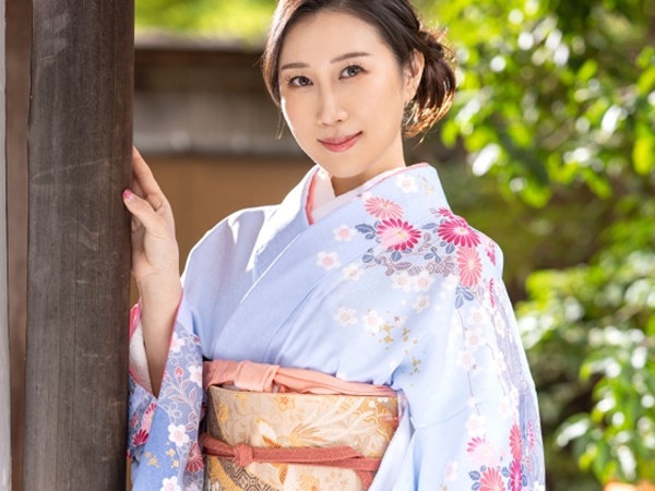 【着物美熟女の濃厚ご奉仕プレイ】『舌で感じさせてあげる♡』色気たっぷり美魔女がベロチューからチンポ責めまで、極上テクで男を骨抜きにするエロい夜♡