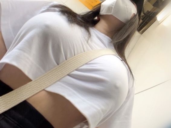 【爆乳保育士のコスプレSEX】Iカップ下乳がエロすぎる！ノーブラ乳首ビンビンで鬼ハメ性交♥淫乱保育士がコスプレで大胆に乱れる！！