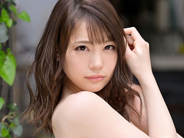 【美顔にザーメンぶっかけ】整った顔立ちの美女が、背徳の3Pでドロドロに！濃厚な顔射でイキ顔をさらけ出す、エロすぎる瞬間を激撮！