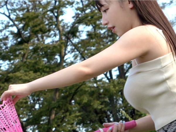 【爆乳Jカップ美女】『すごい…揺れまくり！』ド迫力おっぱいを激しく揺らしながらバック＆立ちバックでイキまくり！甘いフェラと騎乗位でデカ乳を揺らして乱れまくるエロすぎるSEX♡