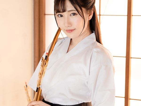 【美巨乳弓道女子の秘密】『集中できない…』瞑想中の弓道部員が、エッチな師範代に袴の上からまさぐられ、美巨乳が揺れる！スポコス姿で感じる姿がエロすぎる♡