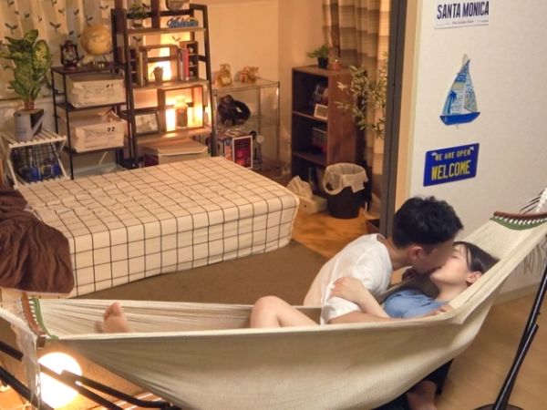 【盗撮】むっちりボディの清楚系お姉さんを密室に連れ込み！甘いキスから始まるイチャラブSEXを隠し撮り♥柔らかいボディを激しく揺らす様子がエロすぎる！