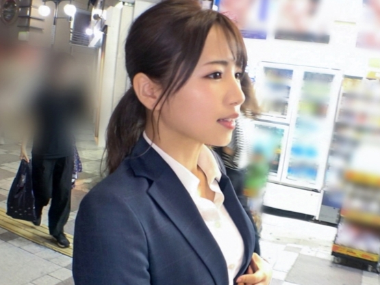 【ヤリマンギャルとOLの淫乱コラボ】「もっと突いて…！」小〇生で処女喪失のギャルと、美人OLがチンポに夢中！敏感マンコをズボズボされ、ハメ潮吹きまくるエロすぎる2人！！