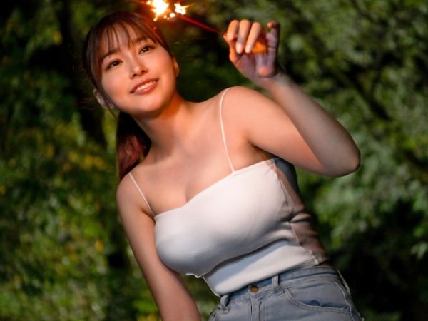 【爆乳美女の危険な恋】元風俗嬢の巨乳美女、田舎で出会ったチャラ男と軽いノリでホテル直行！ノリで始まったSEXが、まさかの中出しで大興奮！田舎の夜を熱くする、危険な恋の始まり…♡